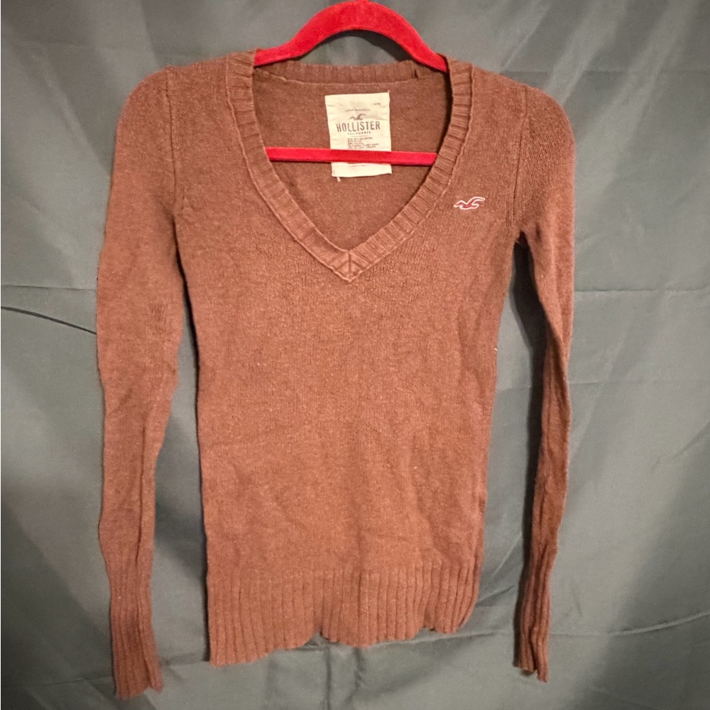 Hollister Women's Chocolate V-Neck Sweater